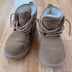 U G G 🌀 Boys Size 4